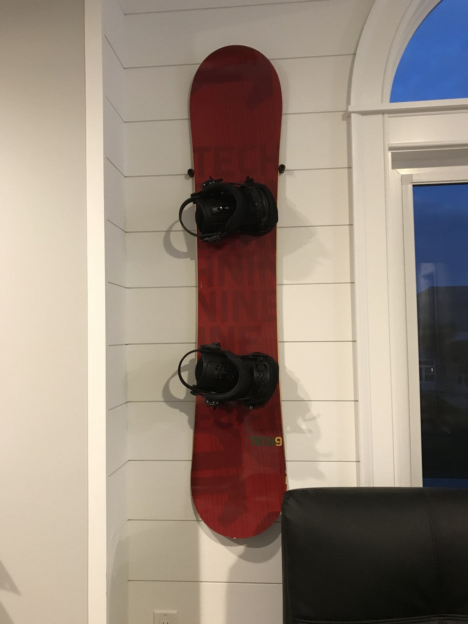 StoreYourBoard The Cinch Snowboard Display | Floating Rack | 1 Board