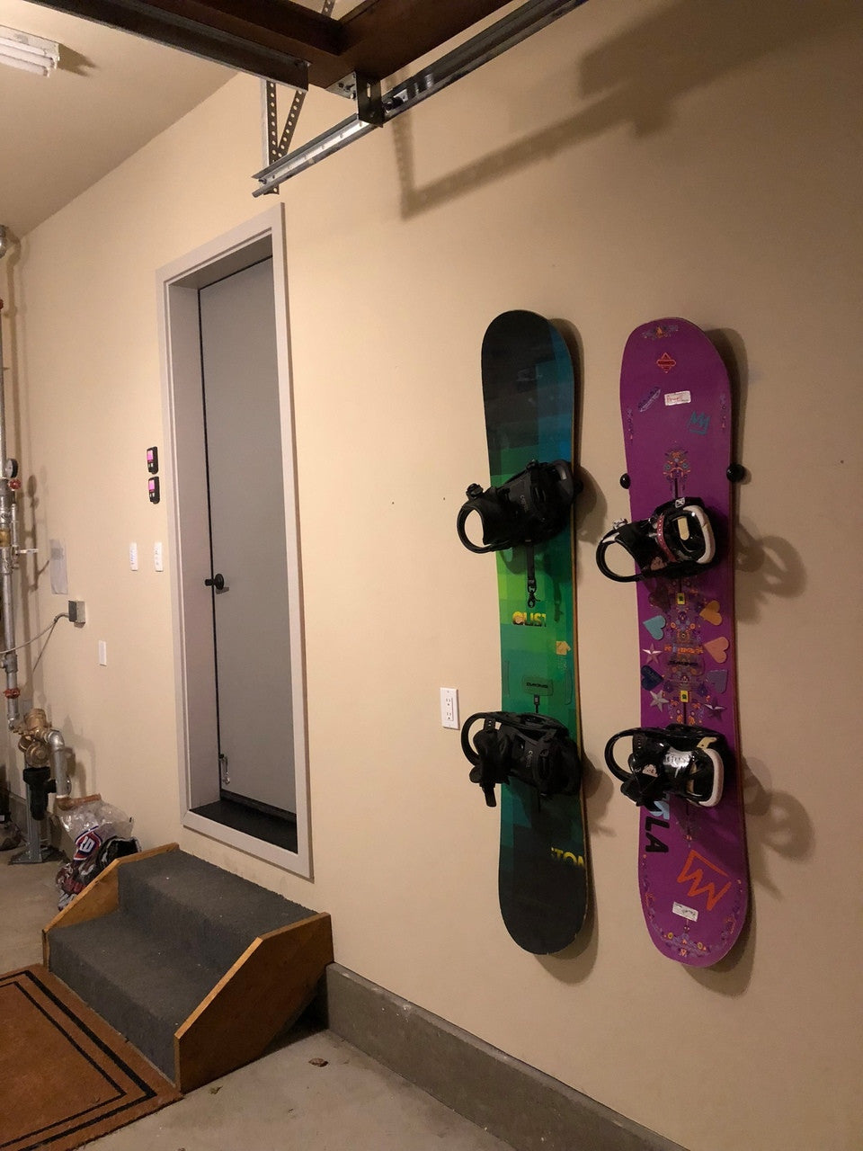 StoreYourBoard The Cinch Snowboard Display | Floating Rack | 2 Boards