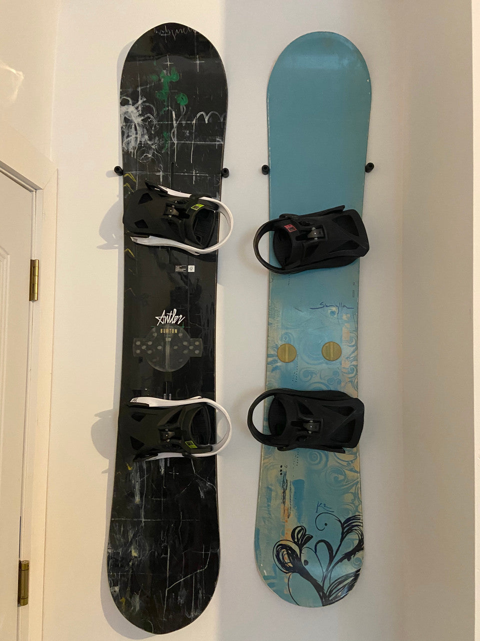 StoreYourBoard The Cinch Snowboard Display | Floating Rack | 2 Boards
