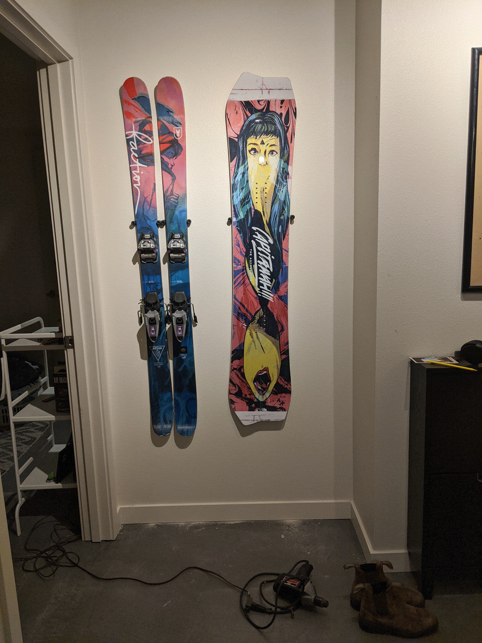 StoreYourBoard The Cinch Snowboard Display | Floating Rack | 2 Boards