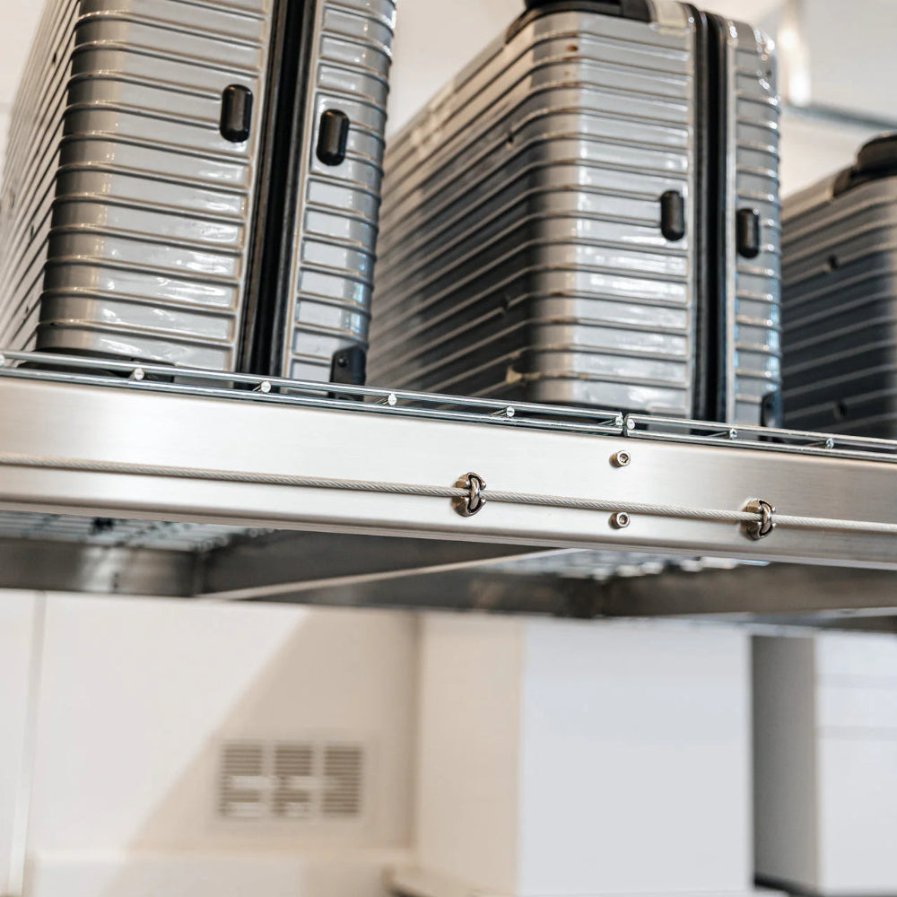 Auxx Lift in stainless steel close-up with luggage