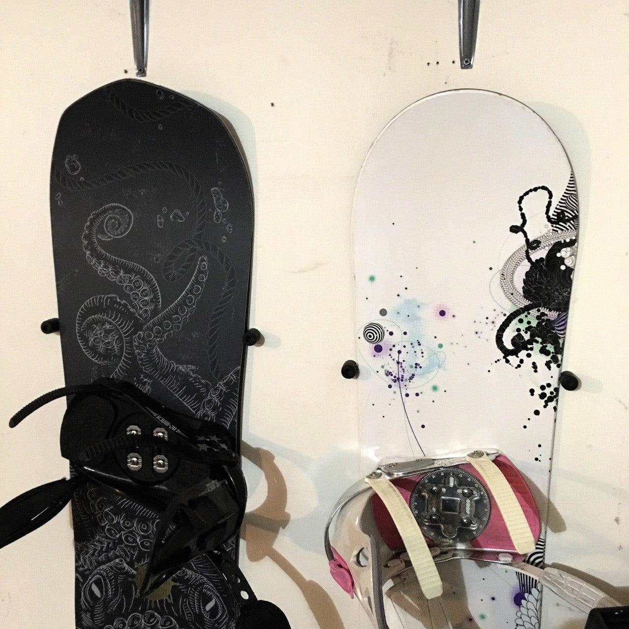 StoreYourBoard The Cinch Snowboard Display | Floating Rack | 1 Board