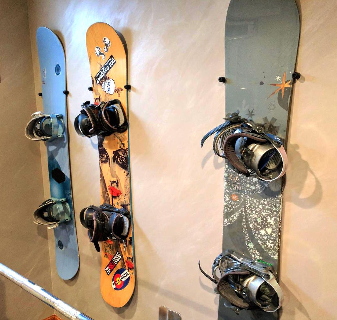 StoreYourBoard The Cinch Snowboard Display | Floating Rack | 1 Board